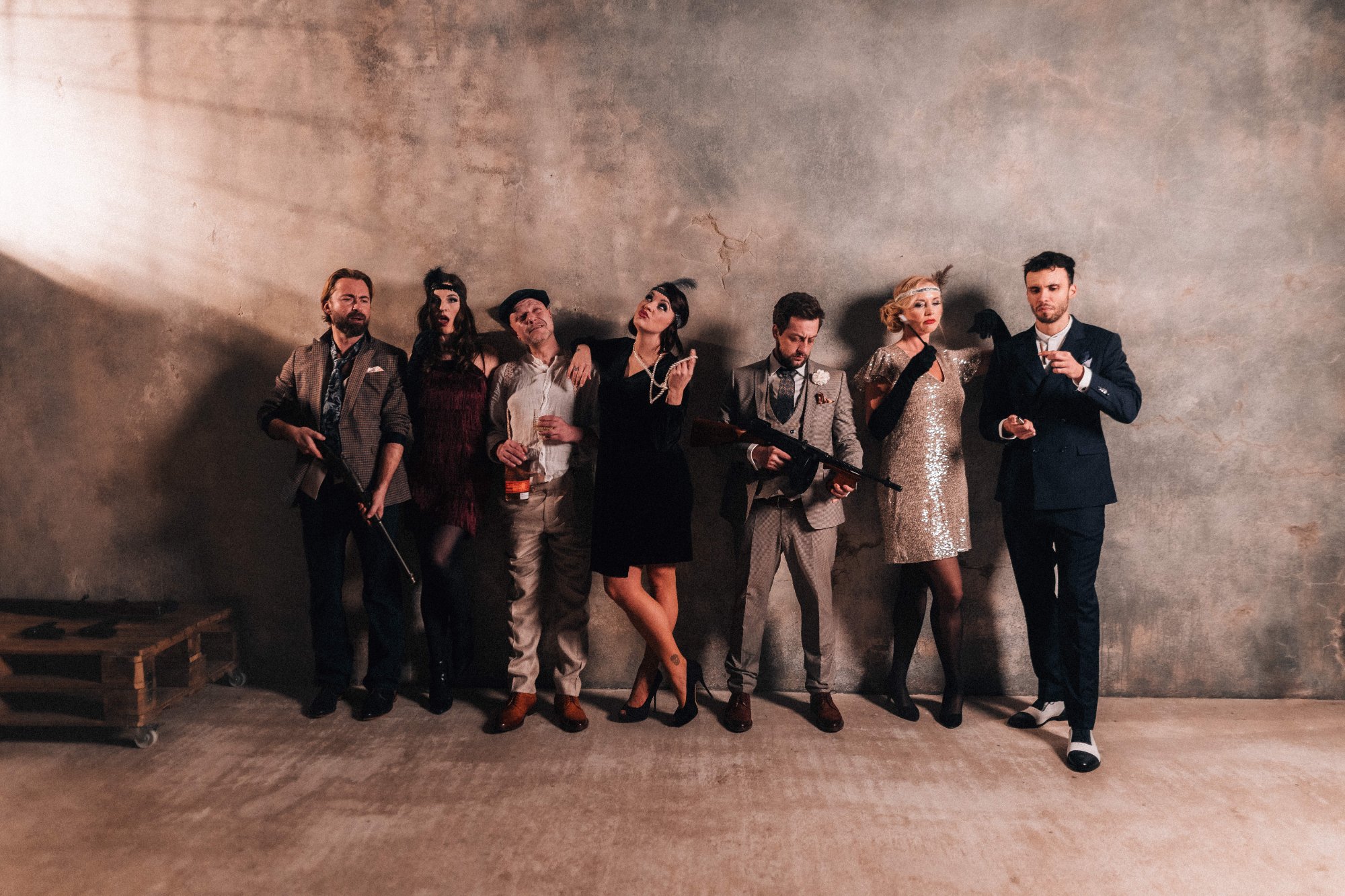 Účastníci Blackwood Manor Affairs Volume I v dobových kostýmech z prohibiční éry 30. let